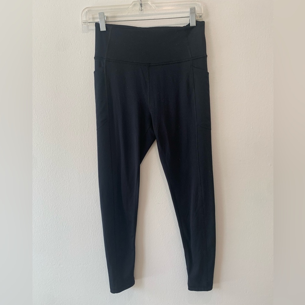 Victoria’s Secret black flow leggings size 8.